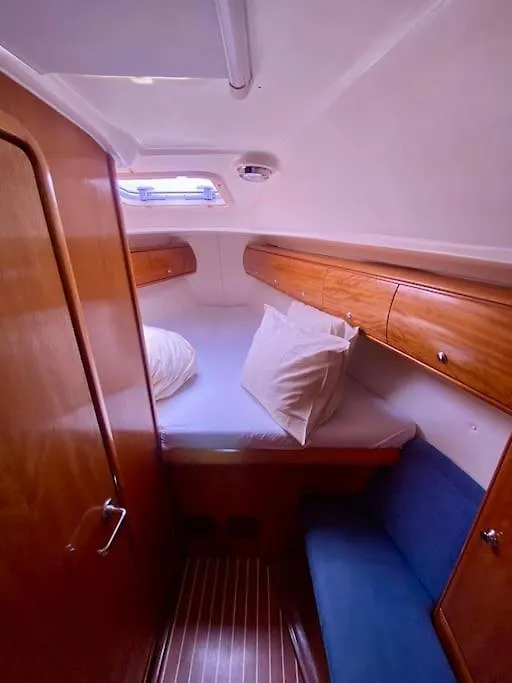 Botel - Wind - Comodo Velero En Barcelona Spain