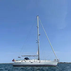Beautiful And Comfortable Sailboat With Secure Parking Available Barcelona